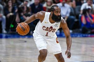 皮尔斯：哈登的球队总是出现历史性的崩盘 三分27中0&21分大逆转
