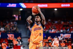 冲锋陷阵！古德温打满首节11中6砍下14分4助 罚球2中2